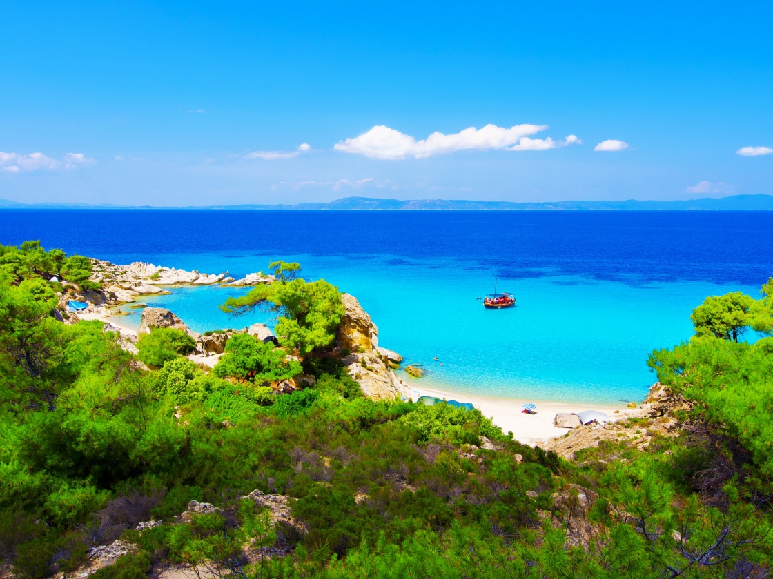 'Paradise bay beach, untouched nature abstract archipelago in seashore with rocks in water on peninsula Halkidiki, Greece ' - Χαλκιδική